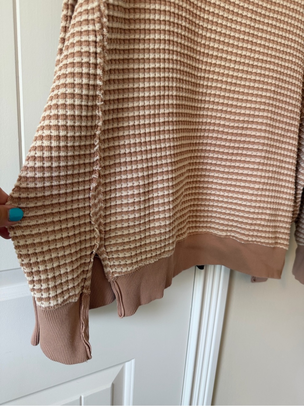 AE Oversized Beige Waffle-Knit Crewneck Sweater - Picture 4 of 5